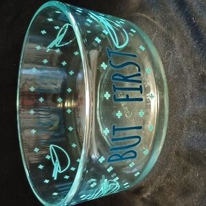 Pyrex food storage bowl glass